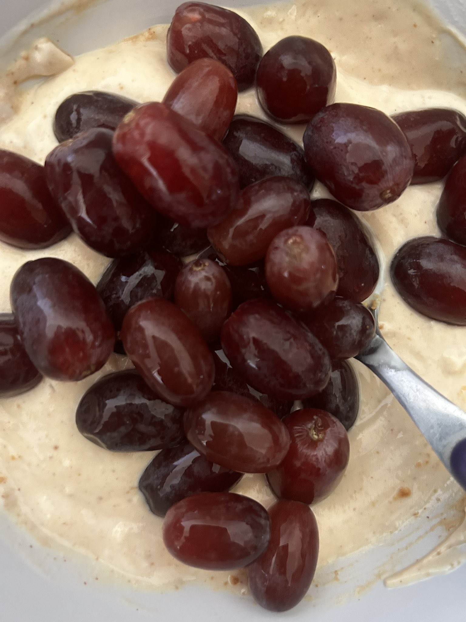 greek yoghurt + pb fit + grapes - low calorie high protein snack