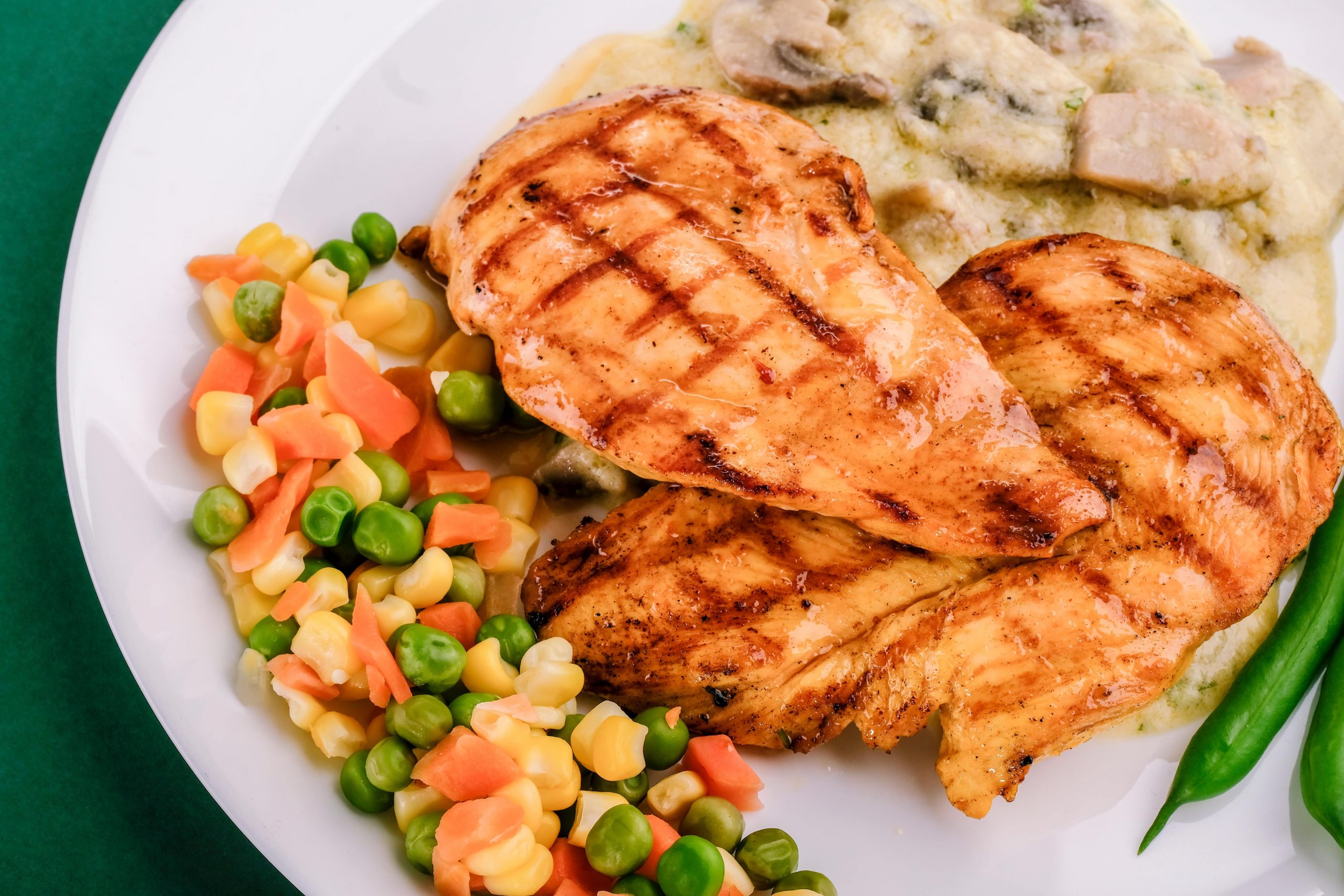 chicken and vegetables - high protein meal - 200 grams of protein
